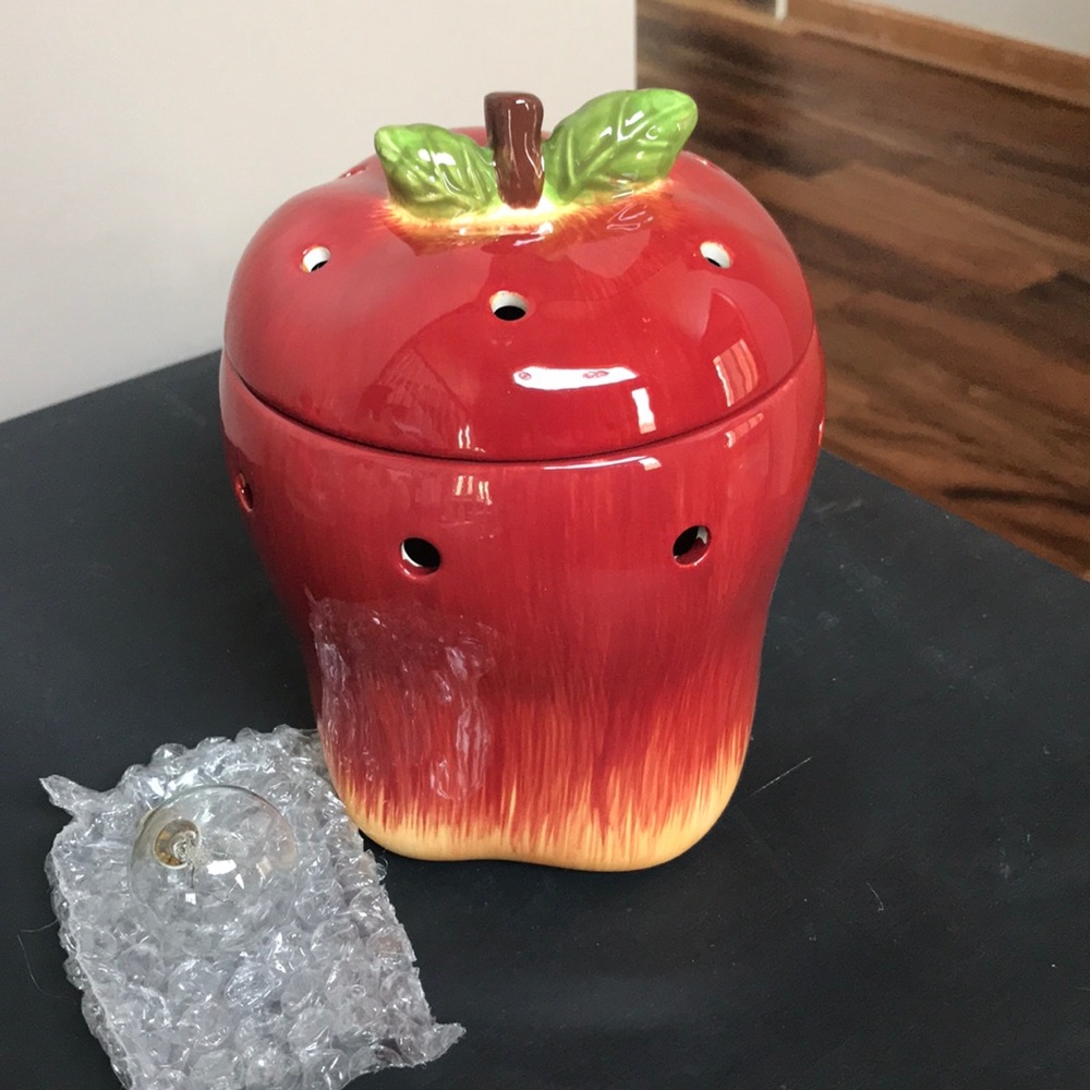 Scentsy full size Big Apple warmer